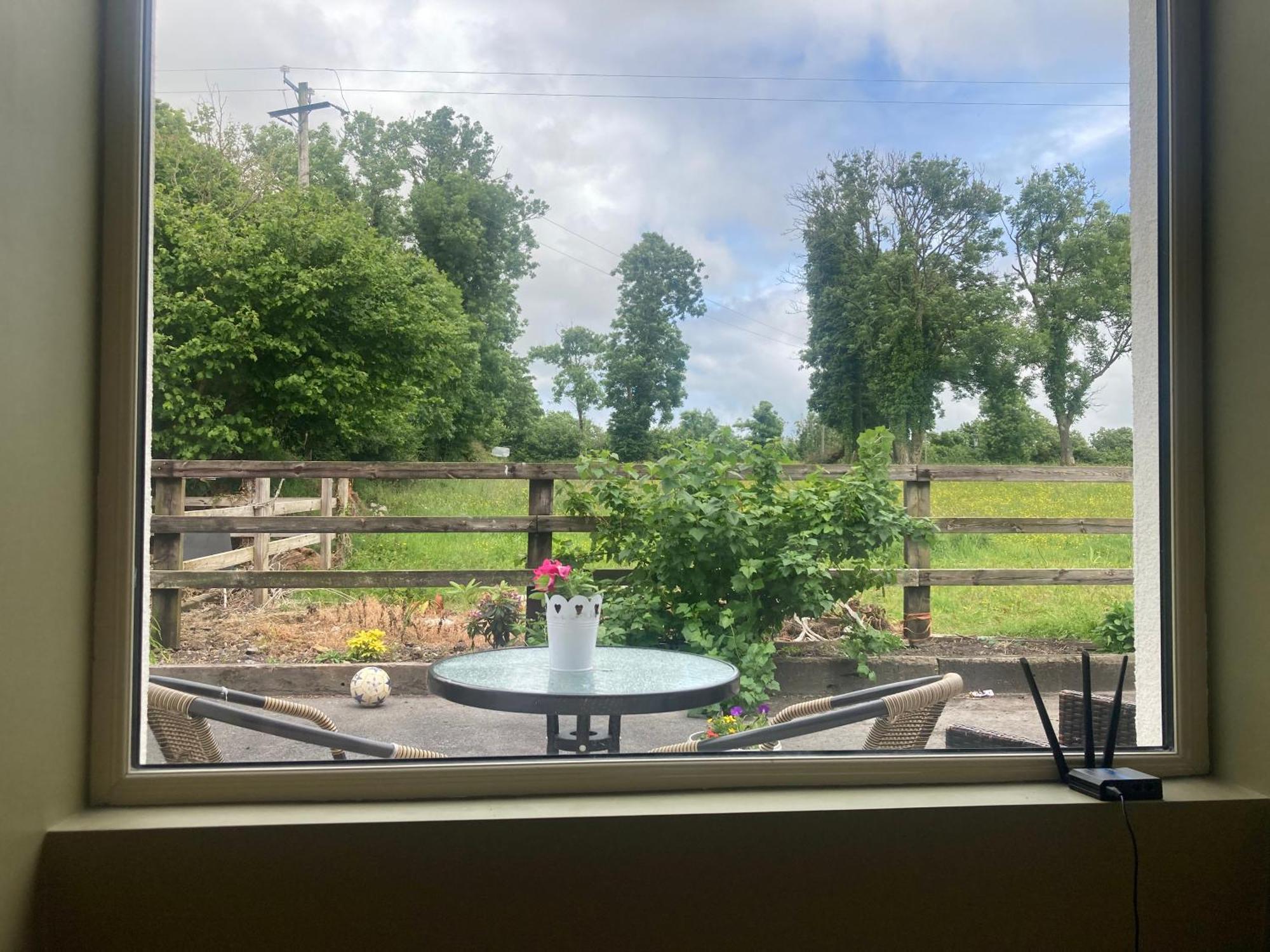 Luxury Country Escape Apartment Ennis Exterior foto